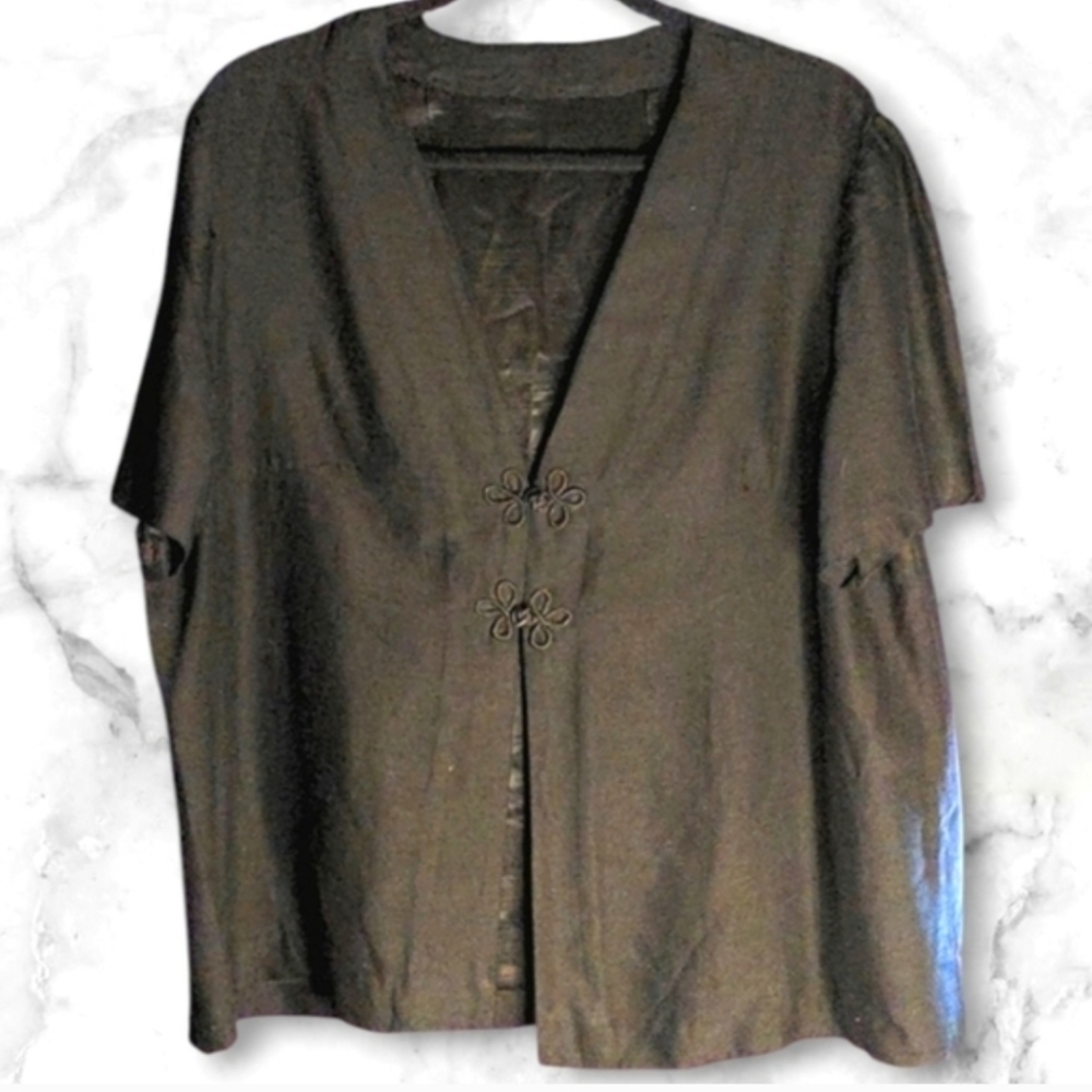 :XL: Women's black oversized vintage top.